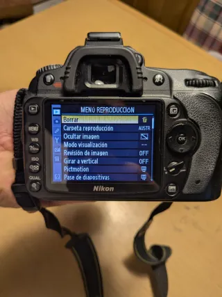 Nikon D90 + Objetivo 18-200 VR