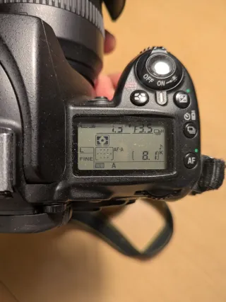 Nikon D90 + Objetivo 18-200 VR