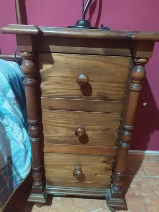 Mesita de noche o sinfonier de roble