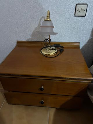 Set di due comodini in legno e metallo