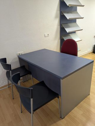 Escritorio oficina y 2 sillas