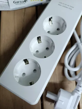 Regleta Inteligente Garza Wifi 3 Tomas + 4 USB