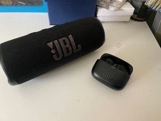 Altavoz y Auriculares JBL Negros