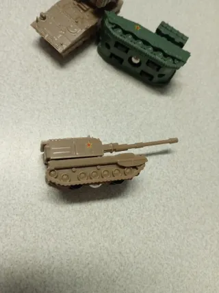 Conjunto 4 Tanques Miniatura