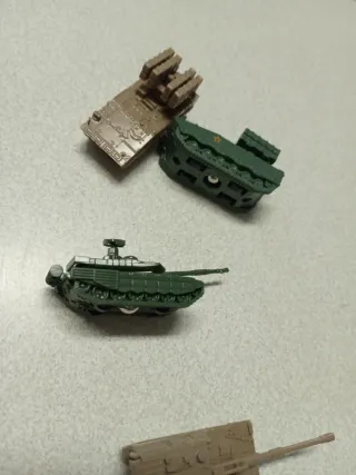 Conjunto 4 Tanques Miniatura