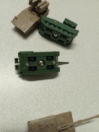 Conjunto 4 Tanques Miniatura