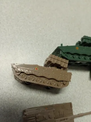 Conjunto 4 Tanques Miniatura
