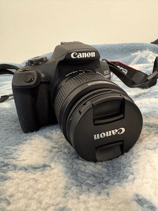 Cámara Canon EOS 2000D Negra