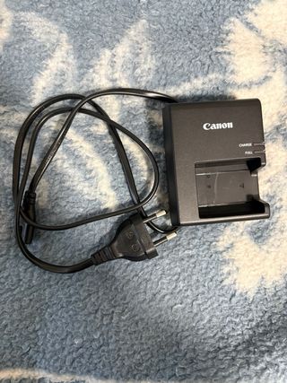 Cámara Canon EOS 2000D Negra