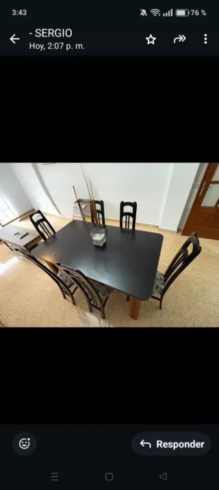 Mesa de comedor negra con 4 sillas