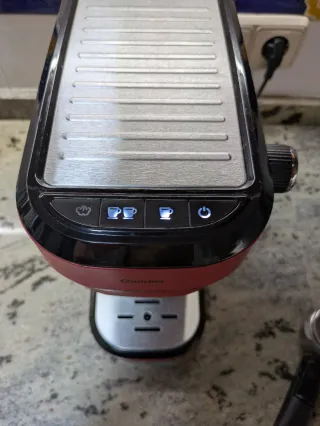 Cafetera Cecotec Cafelizzia Roja