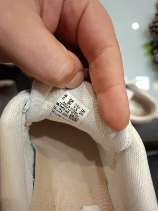 Zapatillas Puma Mujer Beige y Blancas