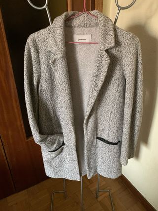 Chaqueta Stradivarius Gris y Negra