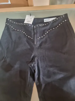 Pantalón negro tachuelas cintura