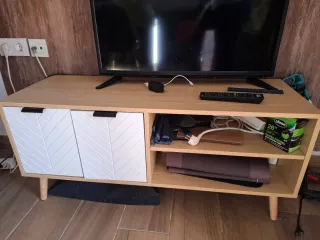 Mueble TV madera y blanco