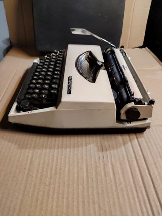 Máquina de escribir Adler Tippa (Holanda)