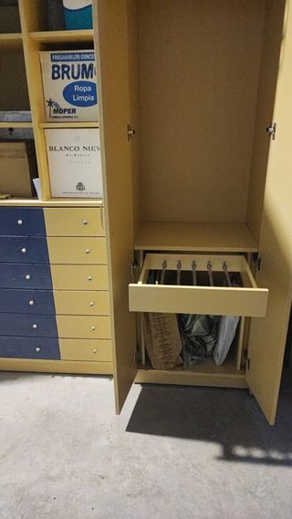 Estantería de oficina con armario