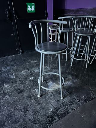 6 Sillas Altas para Bar Cada una a 25€ Todas 120€