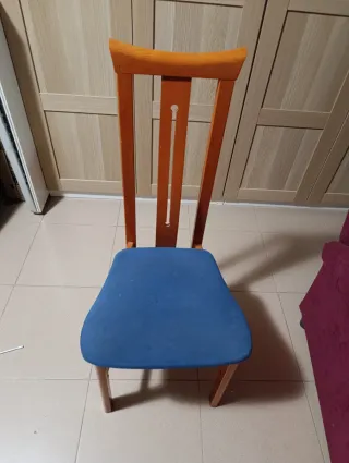 6 Sillas de madera y tela baratas.