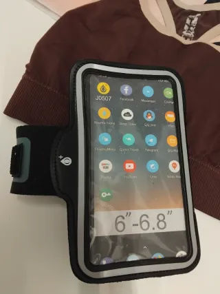 Sujetador deportivo, toalla y portamóvil