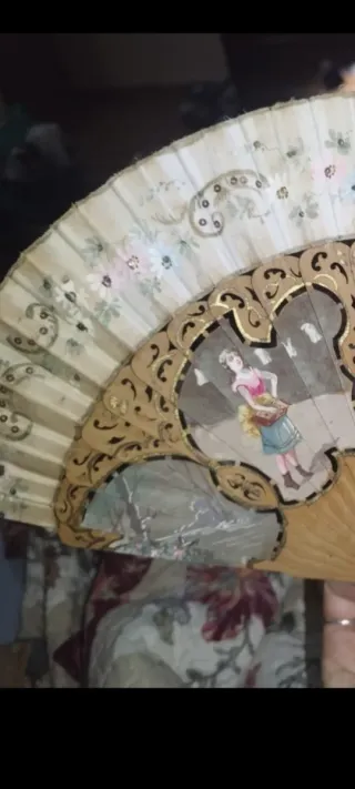 Antiguo abanico pintado a mano