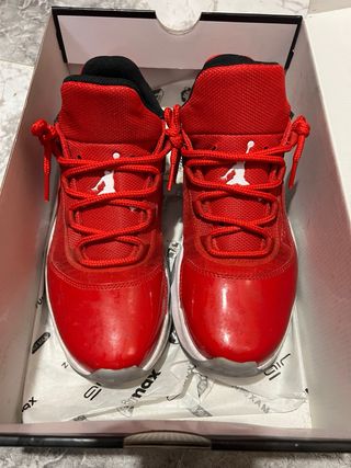 Zapatillas Jordan Rojas Talla 40.5