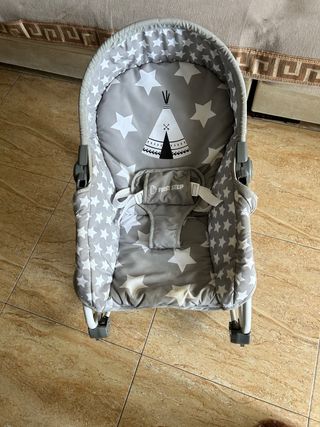 Mecedora para bebé con estrellas