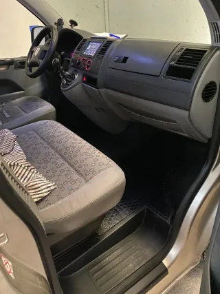 Furgoneta gris 9 plazas