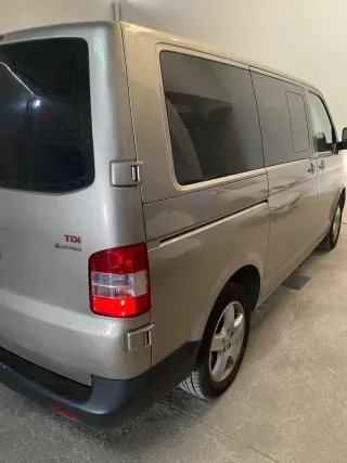 Furgoneta gris 9 plazas