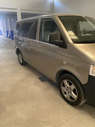 Furgoneta gris 9 plazas