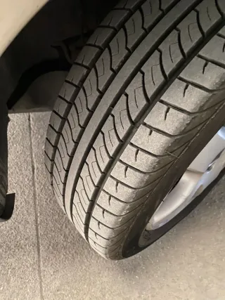 Furgoneta gris 9 plazas