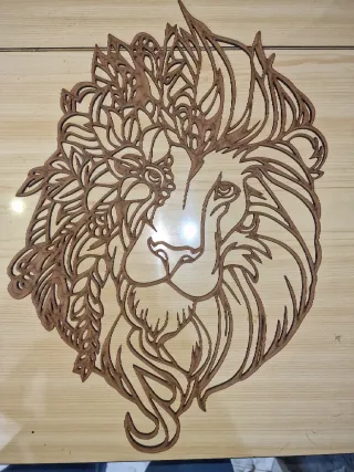 Decoración de pared león madera