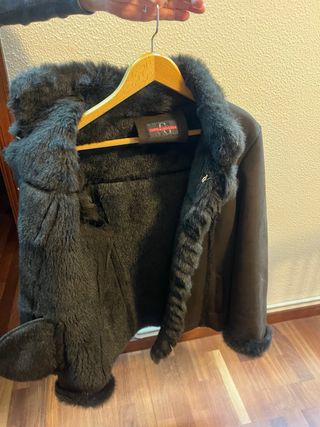 Chaquetón imitación piel marrón