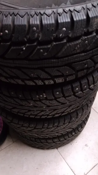 Llantas Audi con neumáticos invierno 215/60/16