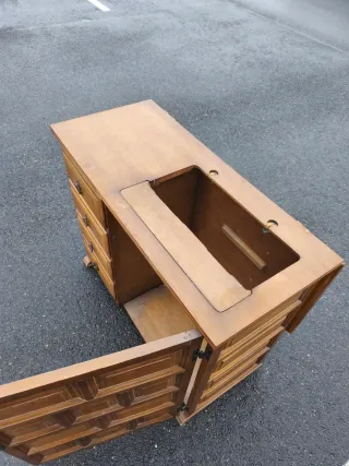 Mueble antiguo máquina de coser madera