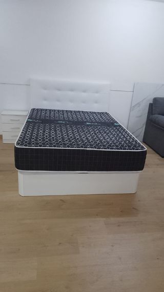 Canapé abatible blanco con colchón