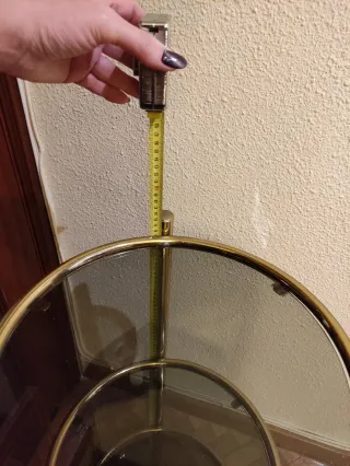 Estantería auxiliar dorada con 3 baldas de cristal