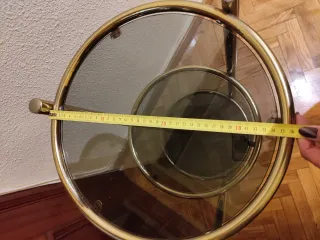 Estantería auxiliar dorada con 3 baldas de cristal