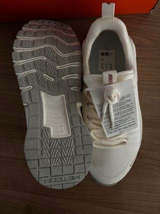 Nike Metcon 6 Talla 42.5 Crema