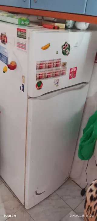 Nevera pequeña blanca