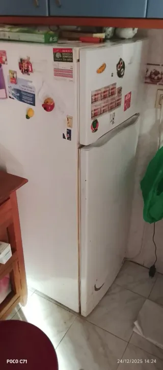 Nevera pequeña blanca