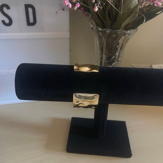 Pulsera dorada martillada