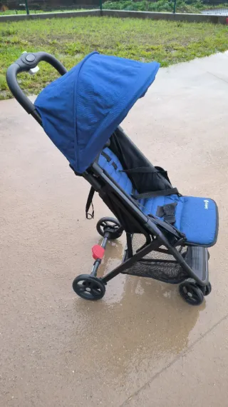 Silla de paseo compacta y legera Safety 1st Teeny.