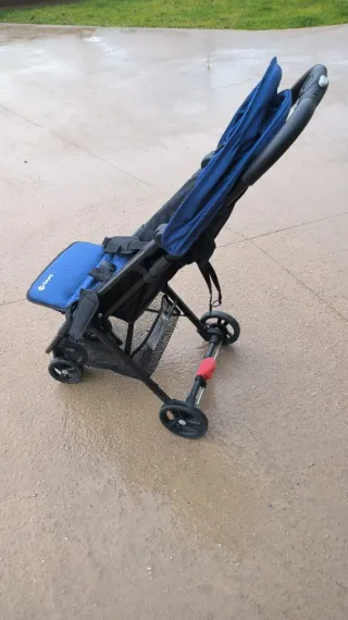 Silla de paseo compacta y legera Safety 1st Teeny.