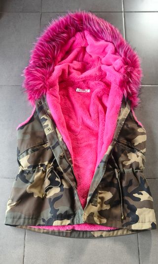 Chaleco Camuflaje con Forro Rosa y Capucha