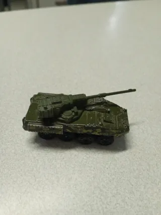 Vehículo militar blindado U375 War Shower.