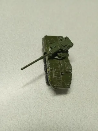 Vehículo militar blindado U375 War Shower.