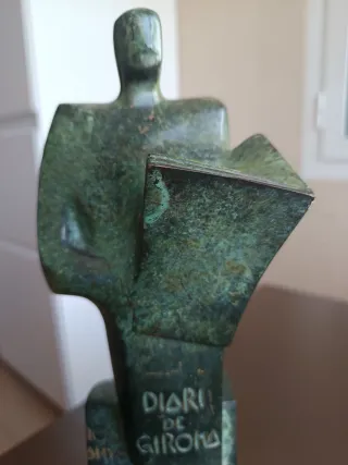 Escultura 100 años Diari de Girona de Rosa Serra