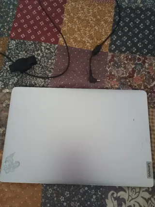 Lenovo IdeaPad 1i 15.6 8GB RAM + SSD