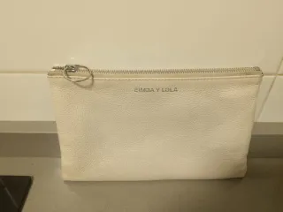 Neceser plano piel Bimba y Lola, blanco/marfil.